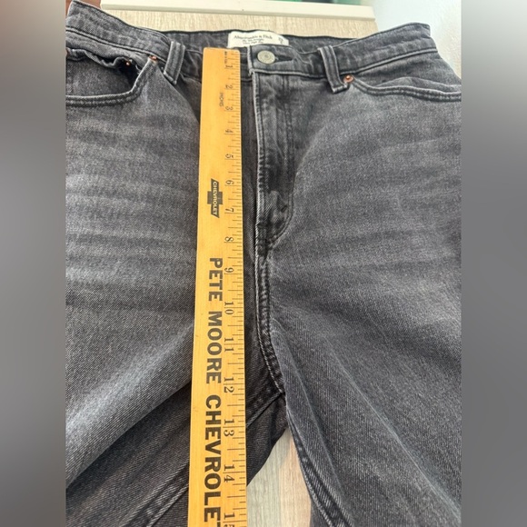Abercrombie & Fitch Curve Love Ultra High Rise 90s Straight Jean Black Wash 8 L - Picture 4 of 10